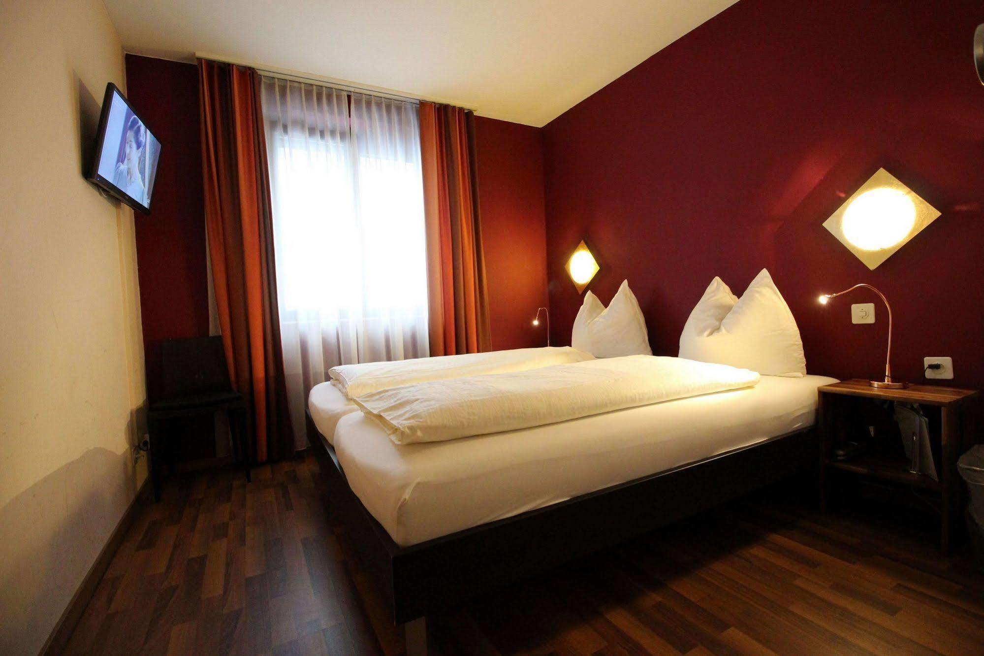 Hotel Falken Luzern Rum bild